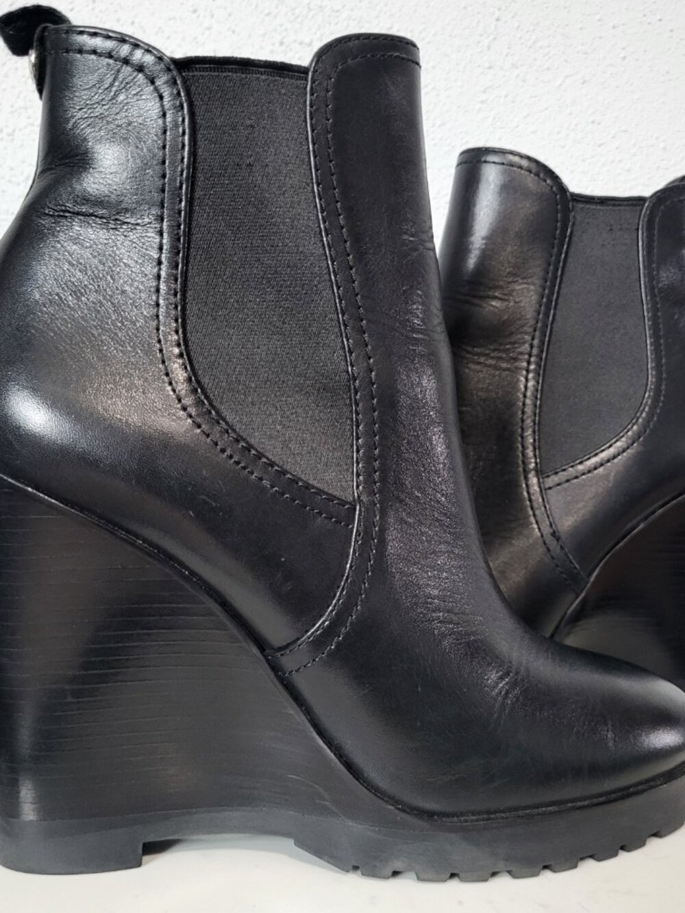MICHAEL KORS~SZ 6.5~BLACK GENUINE LEATHER ANKLE BOOTS BOOTIES WEDGE HEELS